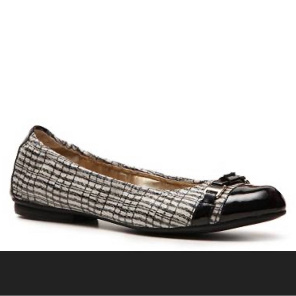 Tahari dress flats, size 8, off white/black
